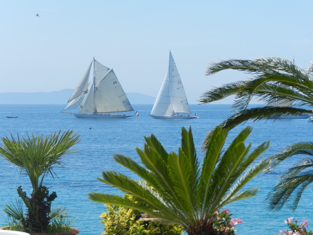 vue sur mer proche depuis l'hotel restaurant lavandou Grand hotel moriaz